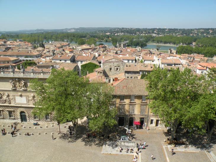  toits d'Avignon et Rhône